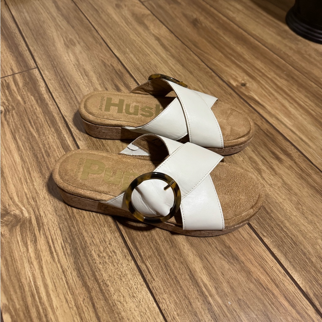 Hush Puppies Brand Womens Beautiful Sandals Cream Colored And Size 7